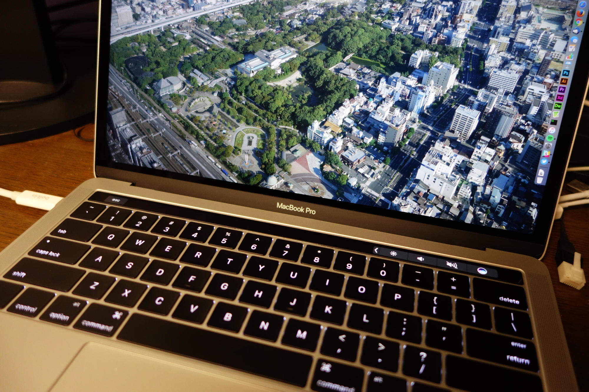 MacBook Pro 13インチモデル（TouchBar,TouchIDあり）